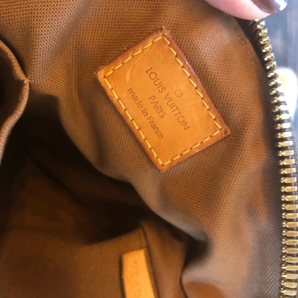 COPY - ๐ฏ Authentic Louis Vuitton Tivoli PM handbag. AUTHENTICATED - Picture 6 of 17